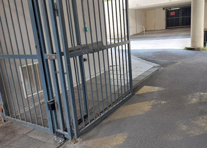 Hyper Centre ,Jolie Chambre Climatisee Avec Parking Securise Gratuit