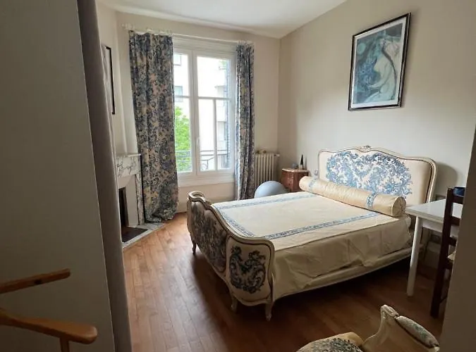 Hyper Centre ,Jolie Chambre Climatisee Avec Parking Securise Gratuit